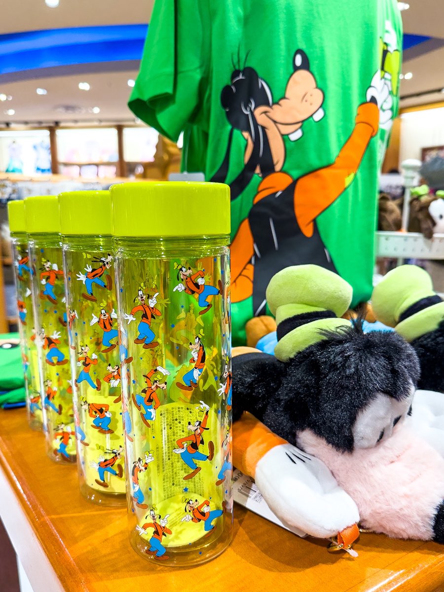 ディズニーストア グーフィー、プルートのTシャツ、ドリンクボトル