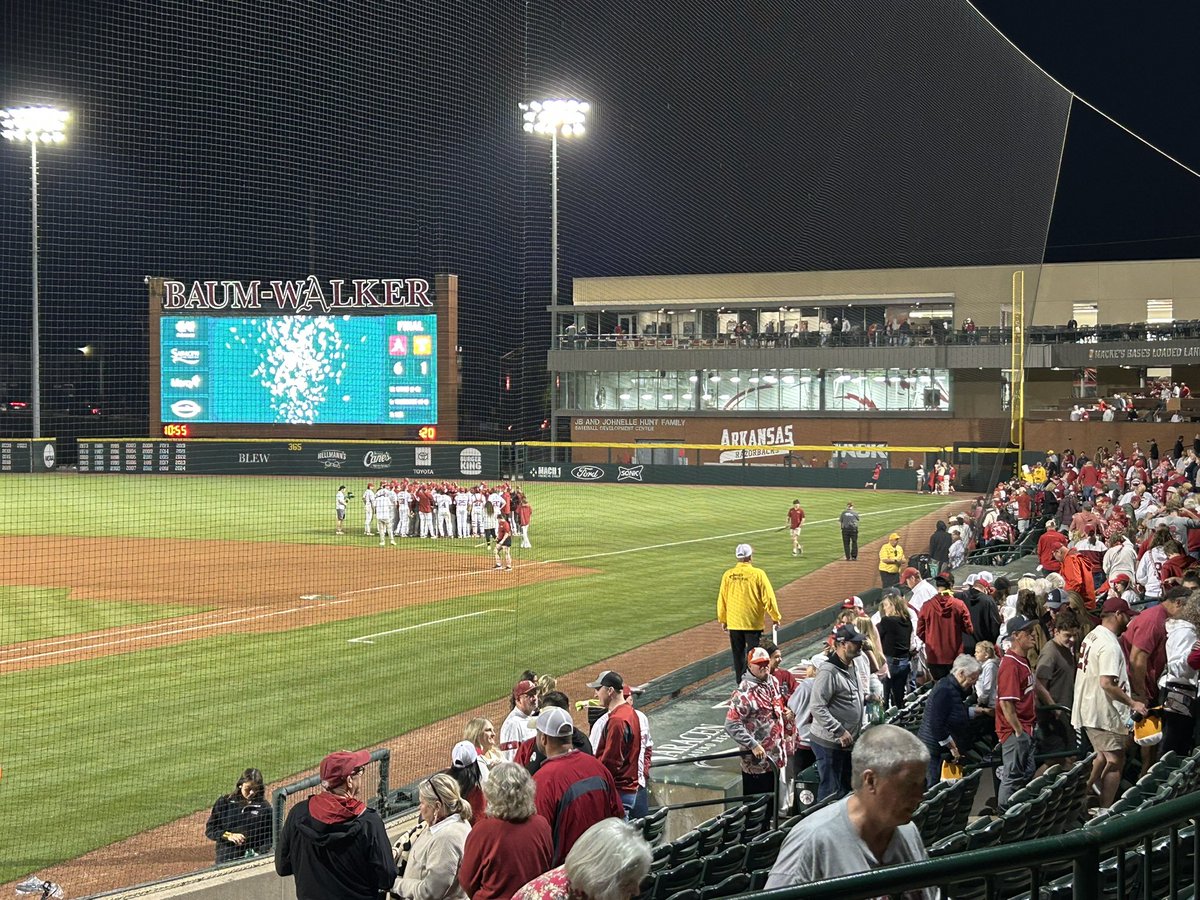 Hogs take down No. 1 Texas, 6-1, to lock up the series. #WPS
