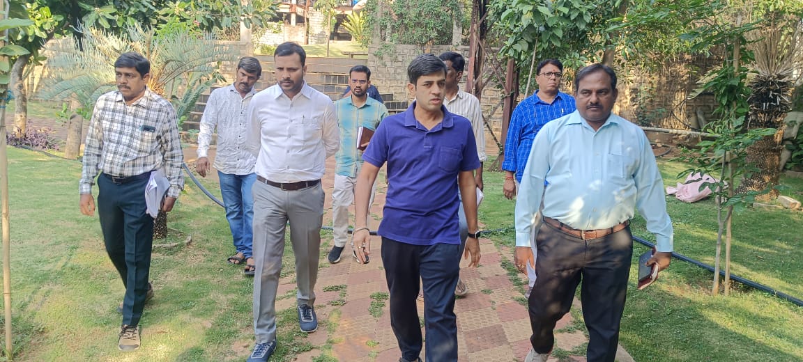 Zonal Commissioner, KZ Sir and Deputy commissioner Cir18 Inspection  Gundu Park at Prashasan Nagar Road No.45 Jubilee Hills