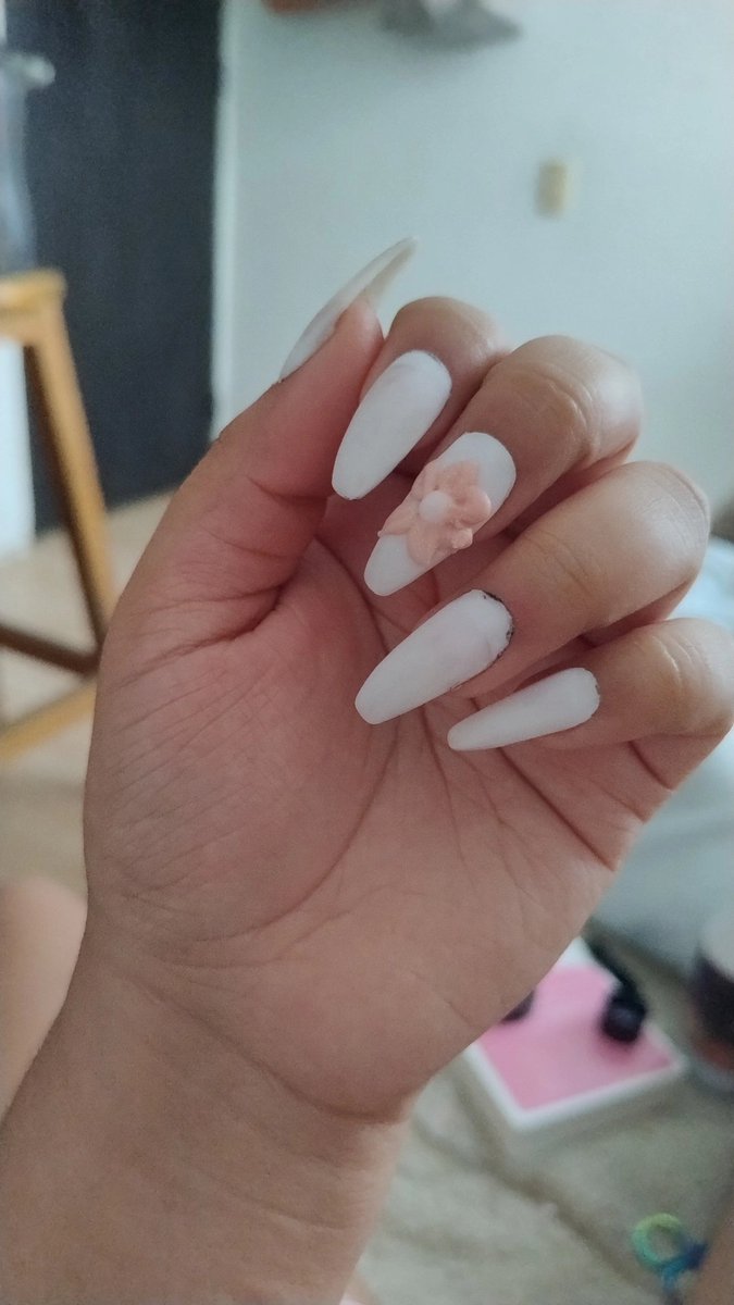 reginafoxxy's tweet photo. Me encantaría lucir mis nuevas uñitas jalando una rica polla 🥵❤️ https://t.co/JxuYpNACPm