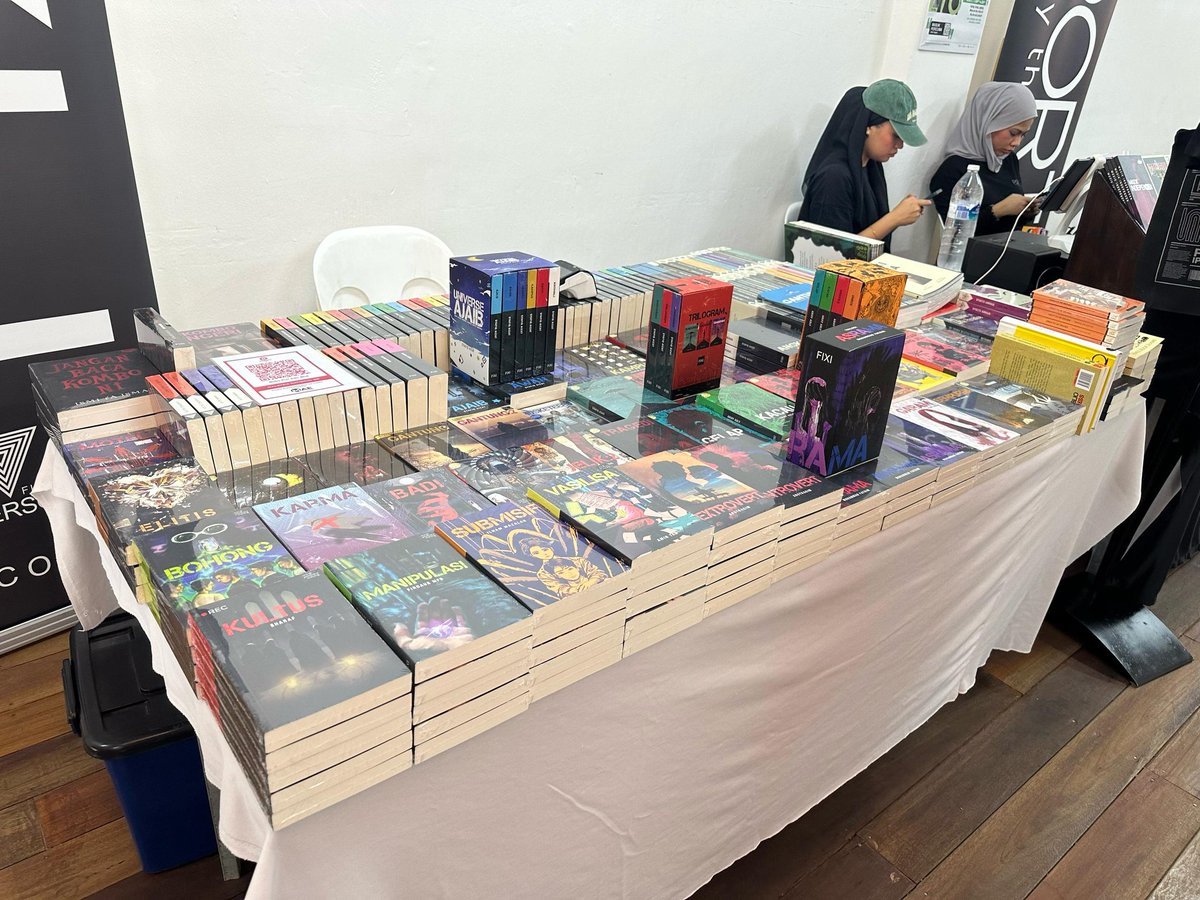 #KembaraFixi di Ipoh Alternative Book Fest bermula. Hingga jam 10 malam. Jom!