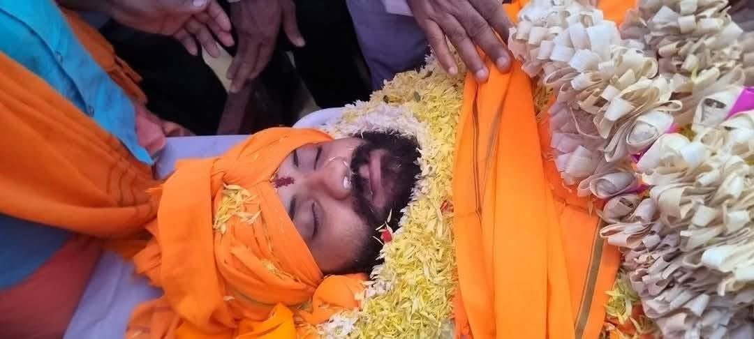 Balkrishnagurh's tweet image. घटना बांग्लादेश/अफगानिस्तान/पाकिस्तान की नहीं, बल्कि भारत के कर्नाटक की है,जहां हिंदुत्वनिष्ठ बजरंग दल कार्यकर्ता सुहास शेट्टी जी को इस्लामिक आतंकी द्वारा मार डाला,एक हिन्दू शेर का बलिदान लाखों लोगों को जगाता हैं,क्रिया पर प्रतिक्रिया ही अंतिम उपाय हैं एक के बदले दस
#SuhasShetty