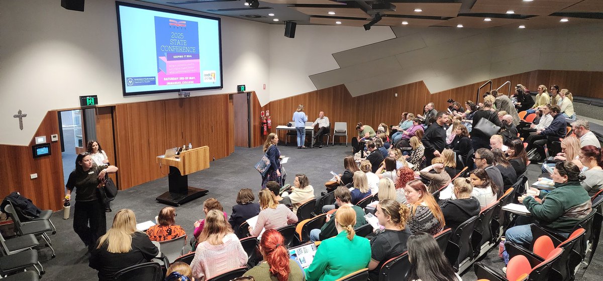JessicaColleu's tweet image. Honoured to present the keynote at the SAETA State Conference today! Grateful for the opportunity to advocate for older struggling readers, sharing my Churchill fellowship findings w passionate English teachers committed to empowering young readers and writers. #LiteracyMatters