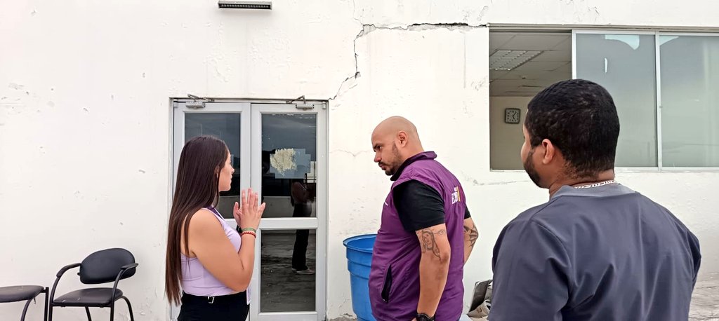 SaludImbabura's tweet photo. #MSPEnTerritorio| Johana Mejía, Coordinadora Zonal 1 de @Salud_Ec recorrió el centro de salud Tipo C Las Palmas y el Hospital Delfina Torres de Concha, posterior al evento sísmico del día de hoy para verificar el correcto funcionamiento de las mismas. 

#TrabajamosPorEsmeraldas https://t.co/AXZkI2J0nA