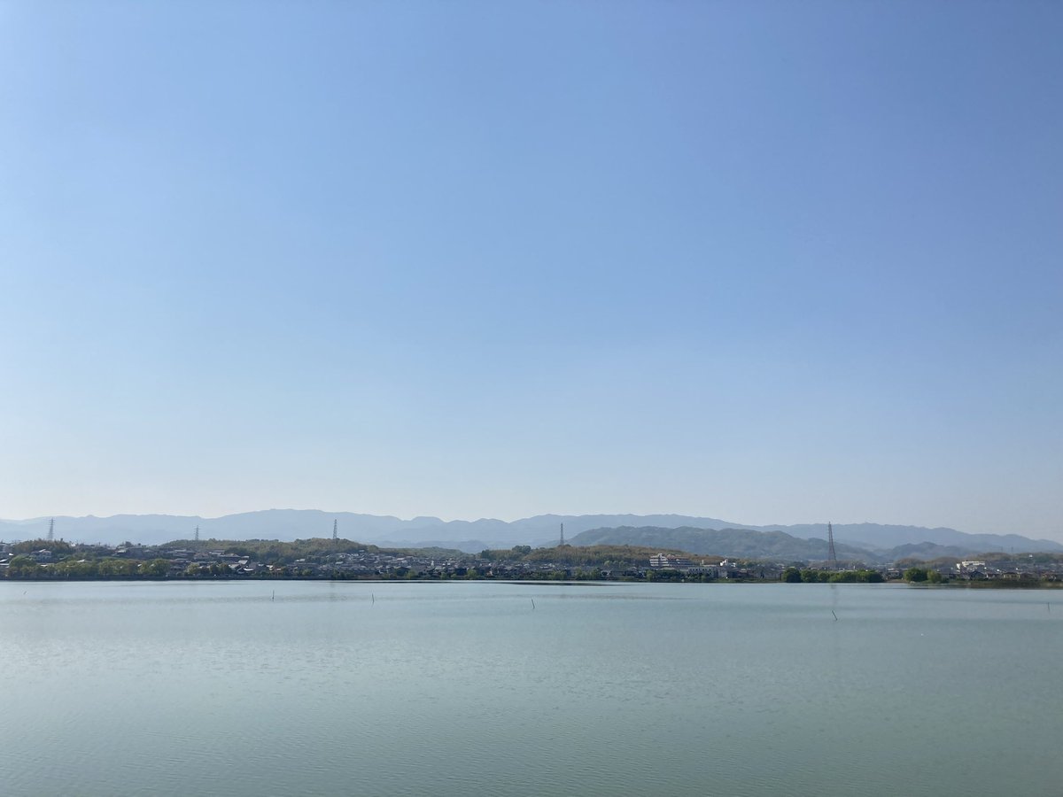 おはようございます😃
昨晩のヤケ酒で二日酔いなのか頭痛が痛いサターン😈
一晩経ったとはいえ、まだはらわたが煮えくり返って怒り新党DEATH💢
これでは今日の試合応援と土曜競馬に悪影響なので、爽やかな朝に散歩しておりまするw
この1ヶ月運動せずにブクブク太ったのは秘密ですけどね🤫
知らんけど🤤