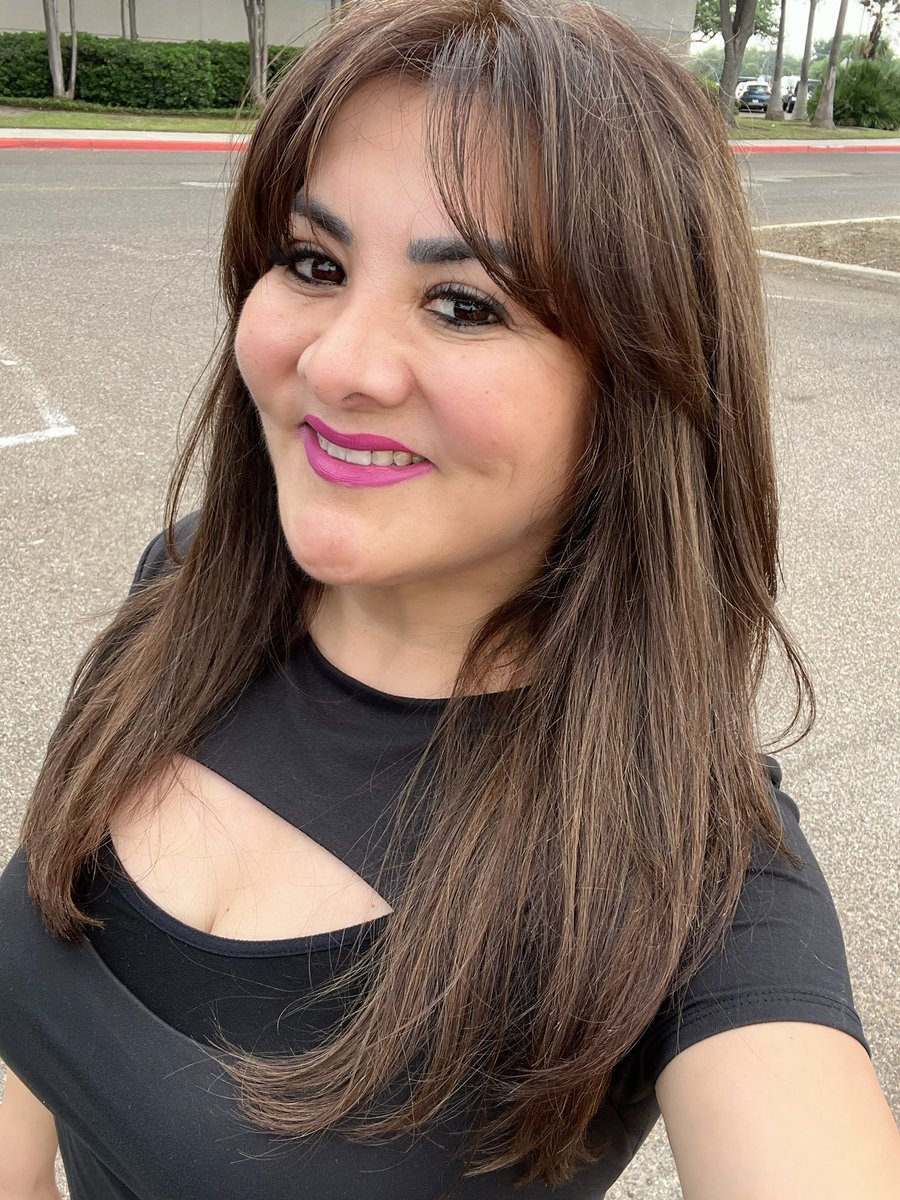 Dr_V_Lucy's tweet image. Walking into the weekend feeling brand new with a fresh cut, vibrant color, and a whole lot of confidence! 
Huge thanks to my hairdresser friend Martha for the magic! 🪄 Absolutely loving my new look! 
Ready to shine! 💫 #weekendready  #WeekEndEve #brandnewhair