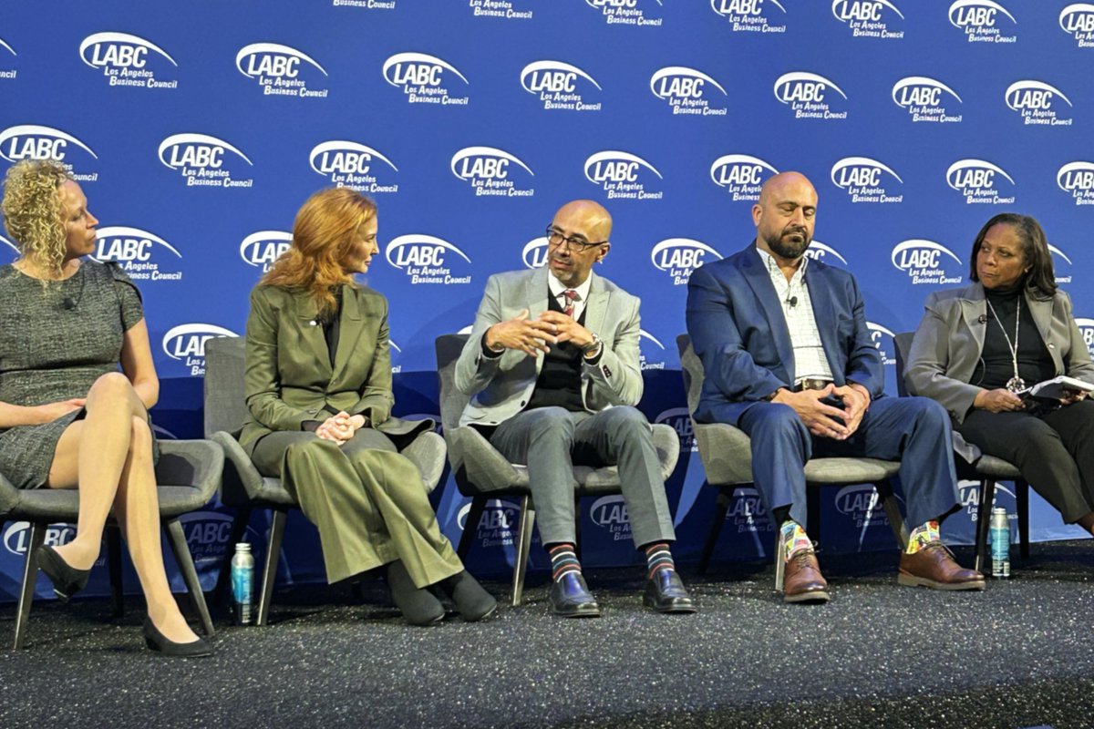 Today <a href="/CAbcsh/">CA Business, Consumer Services and Housing Agency</a> Secretary Moss and HCD Dir. <a href="/GVelasquez72/">Gustavo Velasquez</a> joined <a href="/MayorOfLA/">Mayor Karen Bass</a> Karen Bass and other leaders including Asm. <a href="/BuffyWicks/">Buffy Wicks</a> and  <a href="/LongBeachMayor/">Office of Mayor Rex Richardson</a> at the <a href="/labctweets/">LA Business Council</a> Mayoral Housing, Transportation and Jobs Summit <a href="/LuskinCenter/">UCLA Luskin Center for Innovation</a>. (1/2)