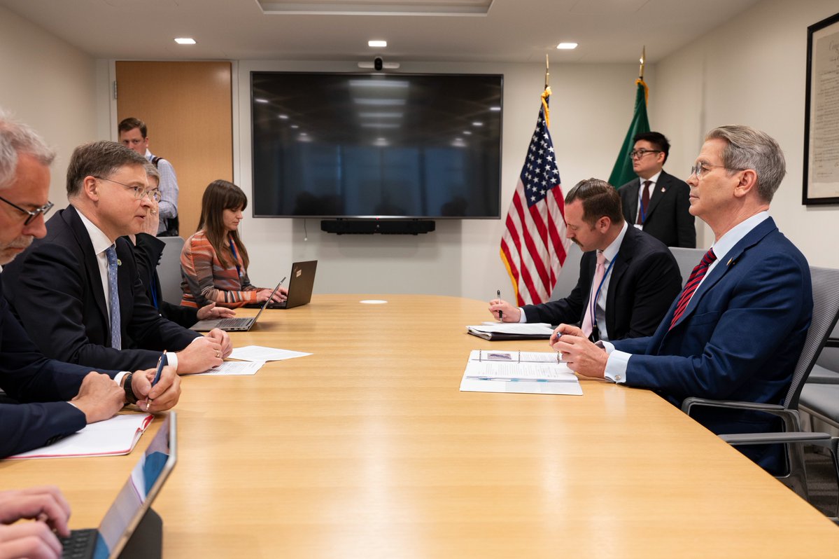 SecScottBessent's tweet photo. Appreciated my discussions regarding the US-EU economic relationship with European Union Commissioner @VDombrovskis, during which I was glad to also highlight strong American support for a durable, lasting peace for the people of Ukraine. https://t.co/ckO3iabrQY