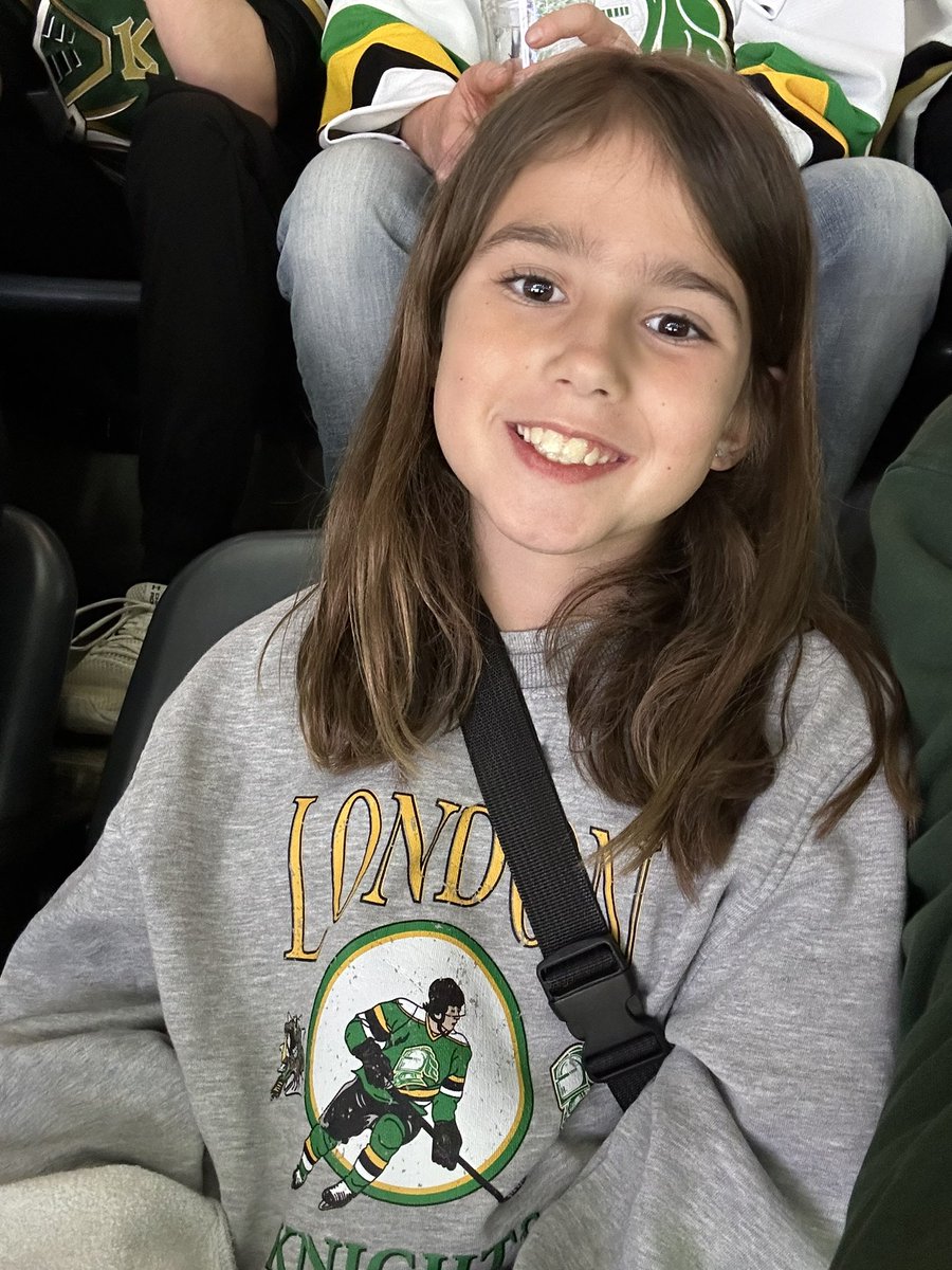 Undisputed fangirl of the Sam Dickinson fan club. <a href="/CoultersRx/">Coulter's Pharmacy</a> <a href="/LondonKnights/">London Knights</a> #SnapShotGiveAway Section 316, Row G, Seat 9