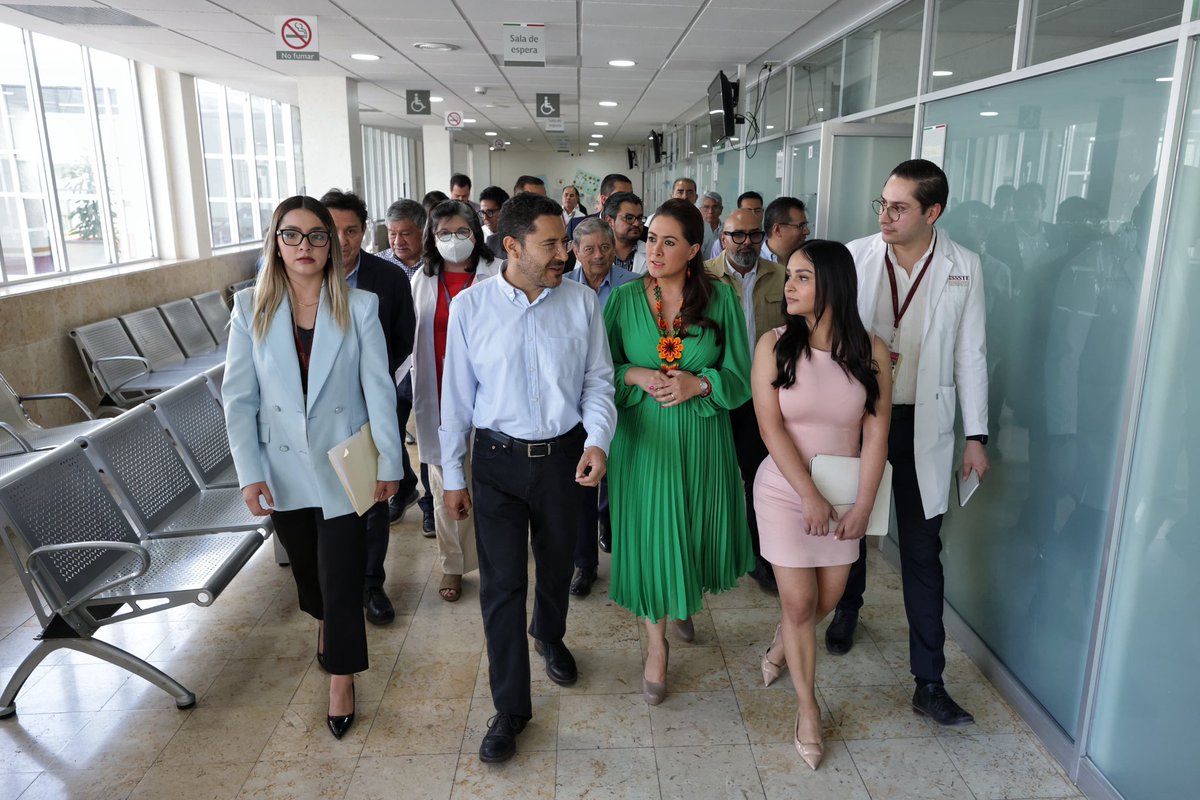 martibatres's tweet photo. Estamos en recorrido por el Hospital General de Aguascalientes del @ISSSTE_mx. Escuchamos a derechohabientes, personal de la unidad médica y autoridades. Nos acompaña la gobernadora @TereJimenezE. https://t.co/sVQ2RCkFc9