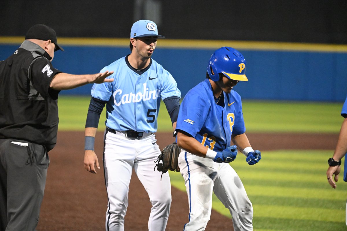 Julian scampers home on a passed ball and we get a pair in the seventh 👊

E7 | Pitt 4, #8 UNC 8

#H2P » #ChargeOn