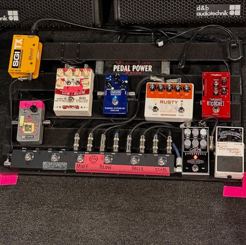 Voodoo Lab (@voodoo_lab) on Twitter photo Versatile bassist Tom Blankenship of <a href="/mymorningjacket/">my morning jacket</a> shows off a true player’s rig on this <a href="/premierguitar/">Premier Guitar</a> Rig Rundown. All the staples are on board: Great compressor! Killer preamp! Overdrive! Baseballs envelope filter! Octave! And a Pedal Power 2 PLUS powering it all, check! Versatile bassist Tom Blankenship of <a href="/mymorningjacket/">my morning jacket</a> shows off a true player’s rig on this <a href="/premierguitar/">Premier Guitar</a> Rig Rundown. All the staples are on board: Great compressor! Killer preamp! Overdrive! Baseballs envelope filter! Octave! And a Pedal Power 2 PLUS powering it all, check!