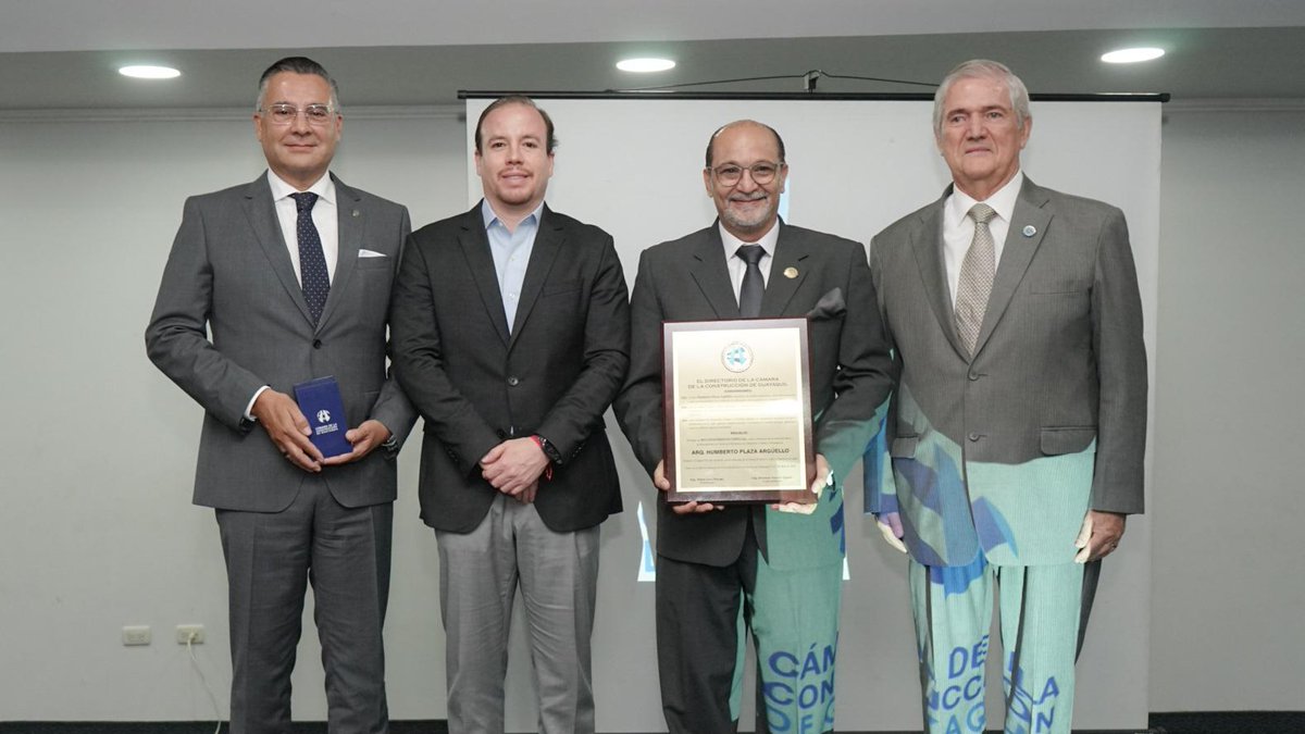 Función de Transparencia y Control Social (@ftcs_ec) on Twitter photo Nuestro presidente Luis Cabezas-Klaere participó en un acto de reconocimiento que realizó la <a href="/lacamaragye/">Cámara de Comercio de Guayaquil</a> en homenaje a gestión del ministro de Desarrollo Urbano y Vivienda <a href="/Coplaza88/">Humberto Plaza Argüello</a>. 📜✨
El evento reunió a líderes del sector público y privado en el edificio Las Cámaras 🏢 Nuestro presidente Luis Cabezas-Klaere participó en un acto de reconocimiento que realizó la <a href="/lacamaragye/">Cámara de Comercio de Guayaquil</a> en homenaje a gestión del ministro de Desarrollo Urbano y Vivienda <a href="/Coplaza88/">Humberto Plaza Argüello</a>. 📜✨
El evento reunió a líderes del sector público y privado en el edificio Las Cámaras 🏢