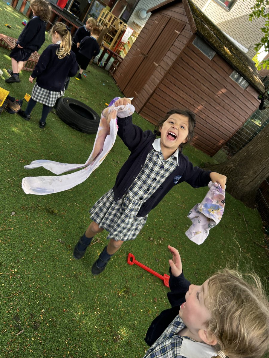 Do your clothes need spring refreshments and sparkles? If so, come to Oaks, we have young and creative designers here! Playing with textures and colours, we revive many pieces. #uptonhouseschool #uptonhead
