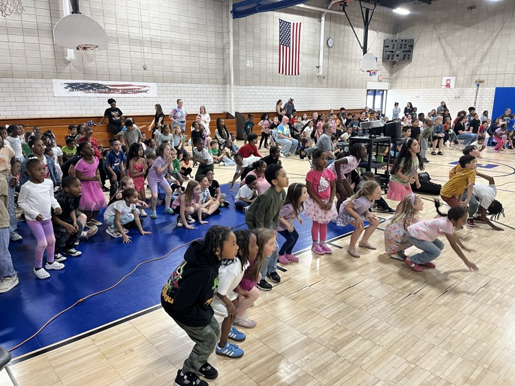 OEhappenings's tweet photo. We had a lot of fun at our PBIS Assemblies today! Students finally got to turn Mr. Gruber and Mr. Wood into a human sundae for raising over 12,000$ during our BoosterAthon. You earned it! Congrats to our "Golden Paw" Ms. Coffey, OE 💜s you! #joyfullearningcommunity #weareWINdsor https://t.co/XQTTHD2Azg