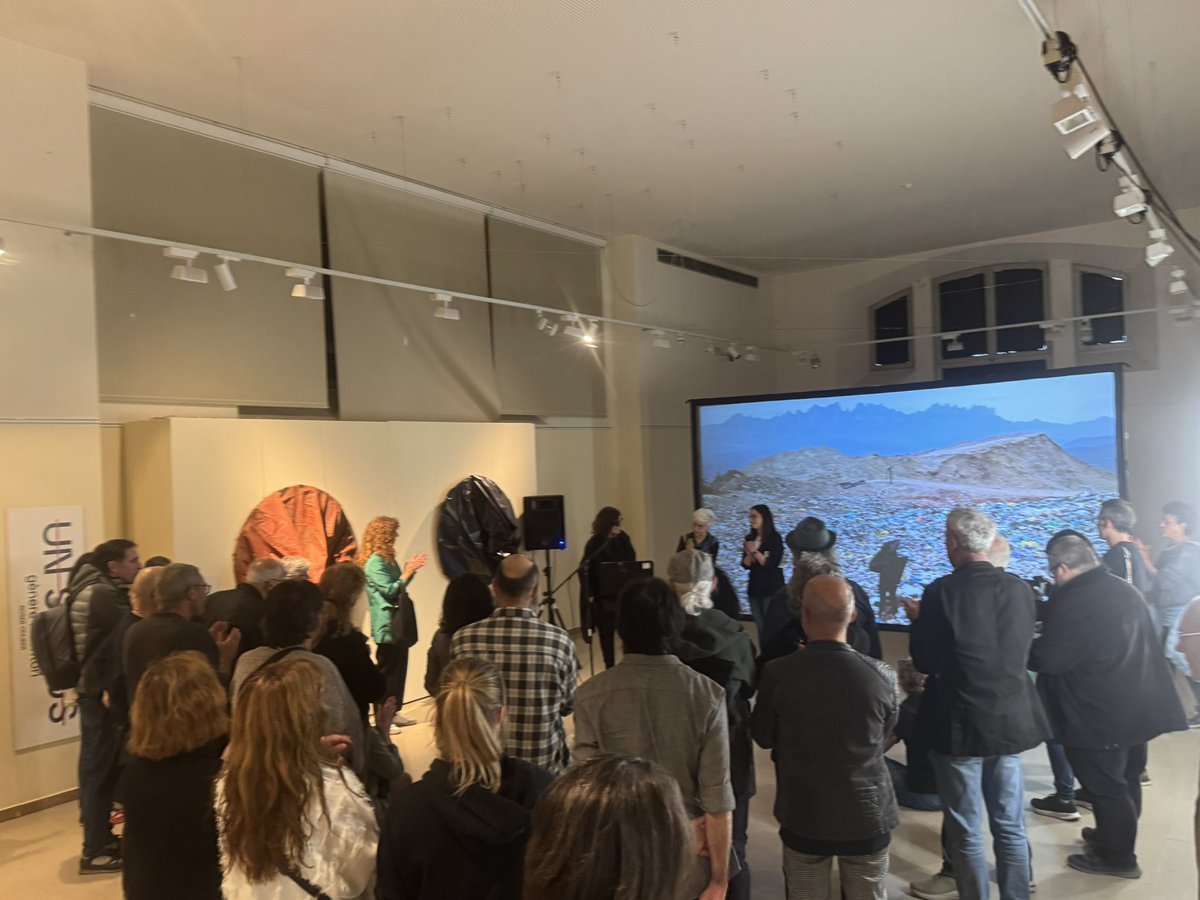 He anat a la inauguració d’1 de les millors artístes contemporànies del nostre País! #RoserOduber
Estem acostumats/des a valorar els/les artístes pel seu èxit al mercat, però quan enlloc de vendre et dediques a crear i lluitar a l’hora pel que creus el valor és infinit! #manresa