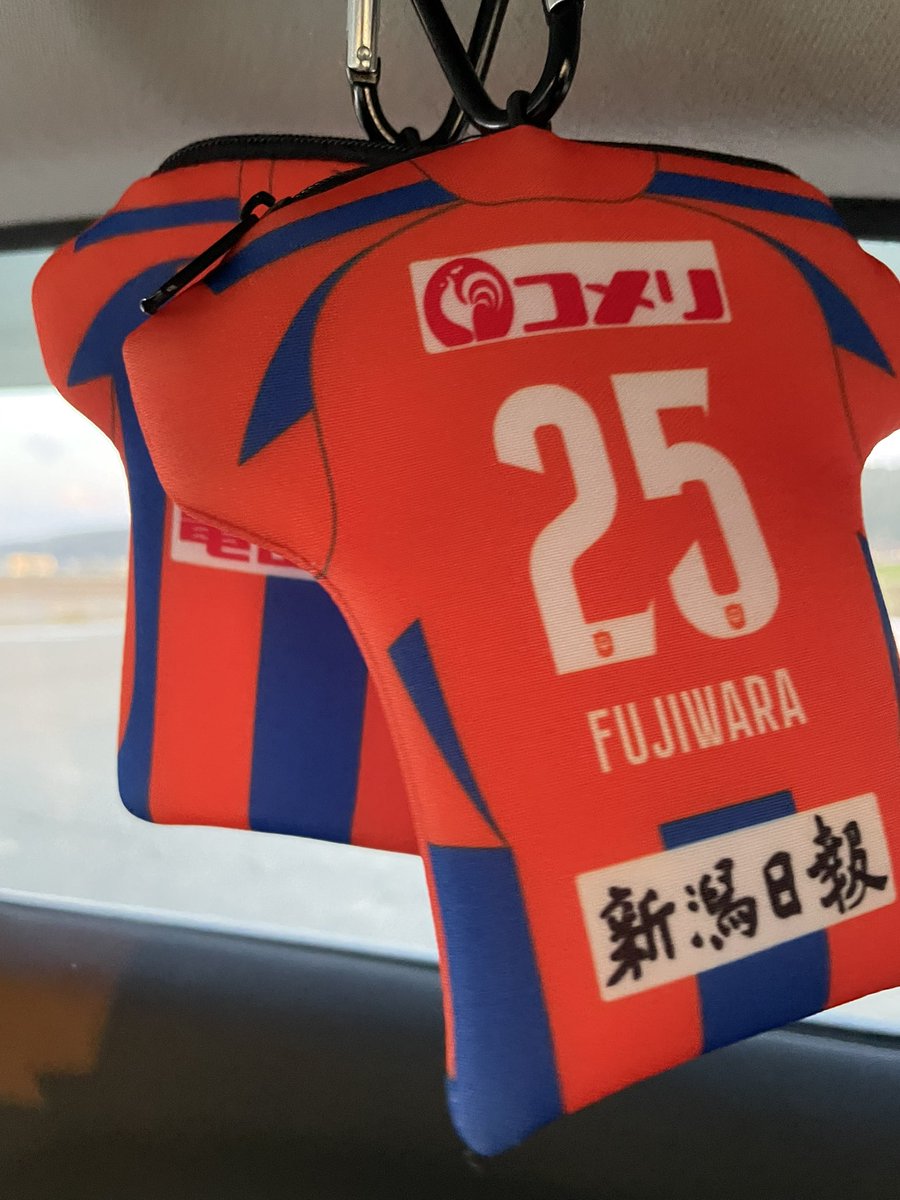 柏に向けて出発しました。今日こそ勝って、みんなで笑顔で歌いたいハルヲスイング🎵選手を後押し出来るように応援頑張るぞ💪

#新潟サポ柏遠征