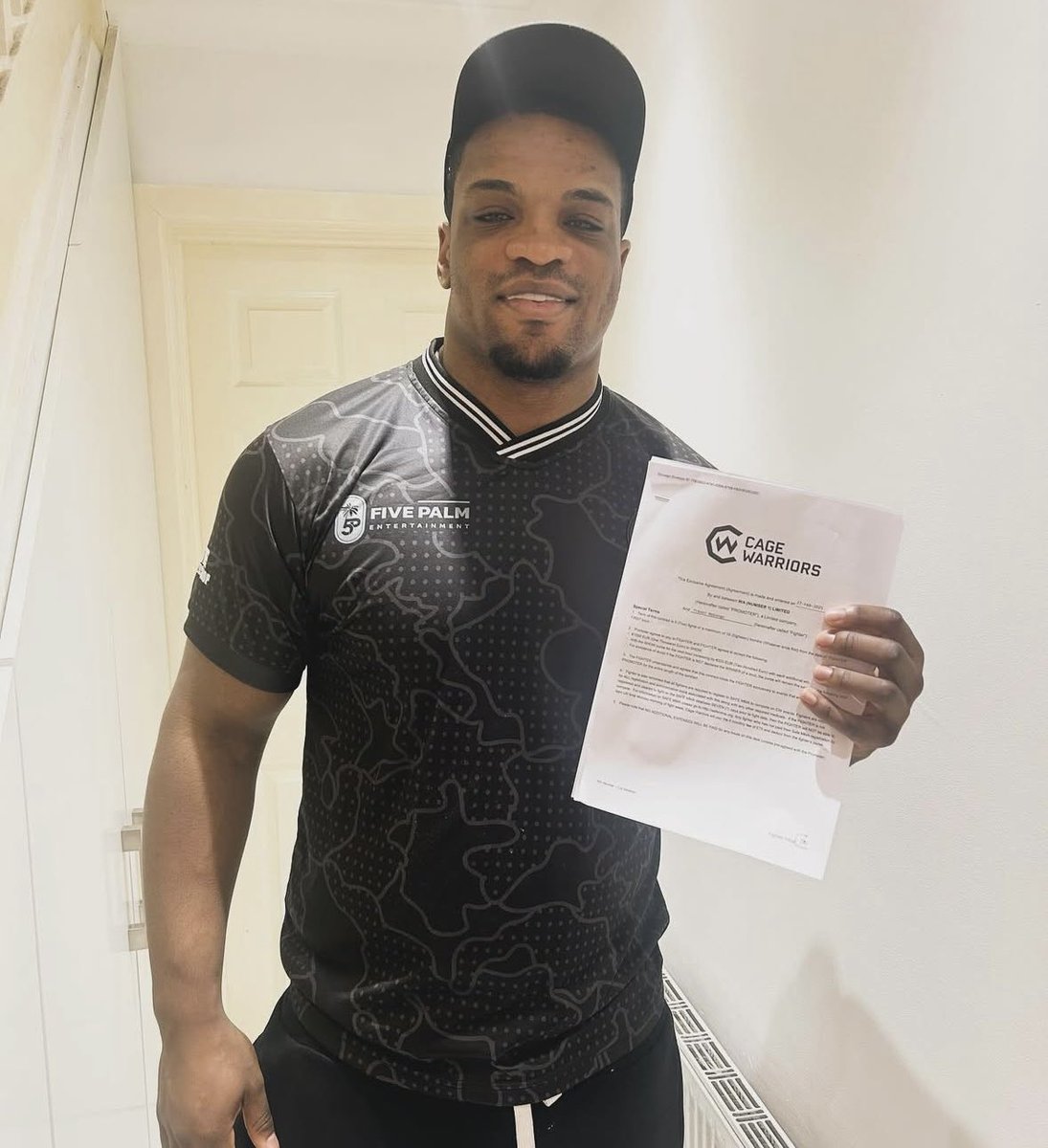 LewisSimpsonMMA's tweet photo. Cage Warriors (@CageWarriors) ain’t ready for @ComposedMMA. 

Trevor Makengo is going to make waves in CW &amp; then onto the UFC. 

Super talent. All the charisma in the world &amp; man he can sell. 

Big thanks to Ian Dean and CW for making this happen. 

Stay tuned. https://t.co/YjeAZxYTkN