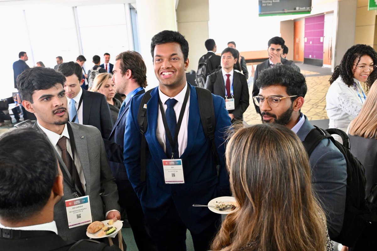 youngneuros's tweet image. Big moves start with small conversations. E2M neurosurgeons came together after the Osler Lecture for an evening of connections, mentorship and good vibes—hosted by the E2M Committee and @councilsns. #AANS2025