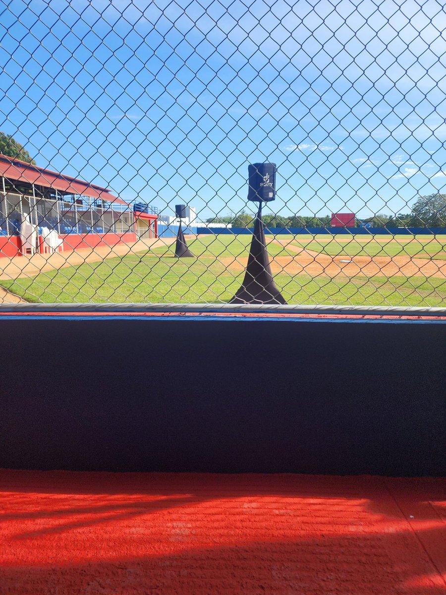 El trabajo, no es trabajo para mi, yo lo disfruto!!!.

Montando todo para la inauguración este sábado de la Liga Nacional de Béisbol.

#JuntosHaremosHistoria