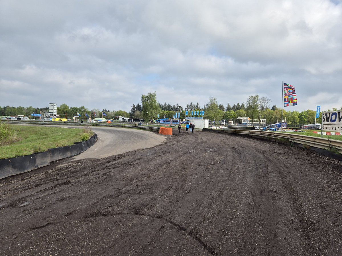 PLC24's tweet photo. La armada española de #RallyX ya está lista para la batalla en el #Eurocircuit 🇳🇱
Diego Martínez en #Crosscar y Óscar Fuertes en #CrosscarJr van a por todas en el RallyX de Valkenswaard, 3ª y 4ª ronda de la temporada de la RallyX Euro League 🇪🇺
#RallyXEuro #RX #Rallycross https://t.co/SLo5P1tAsr