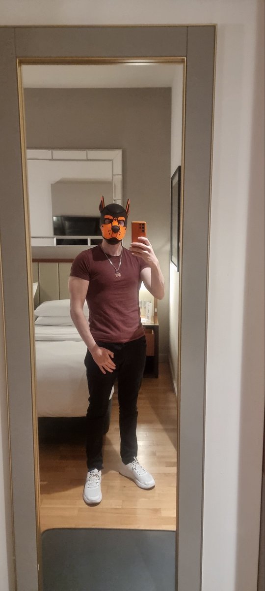 Night out in Cologne, Germany. Standered pre-night hotel pic 😁