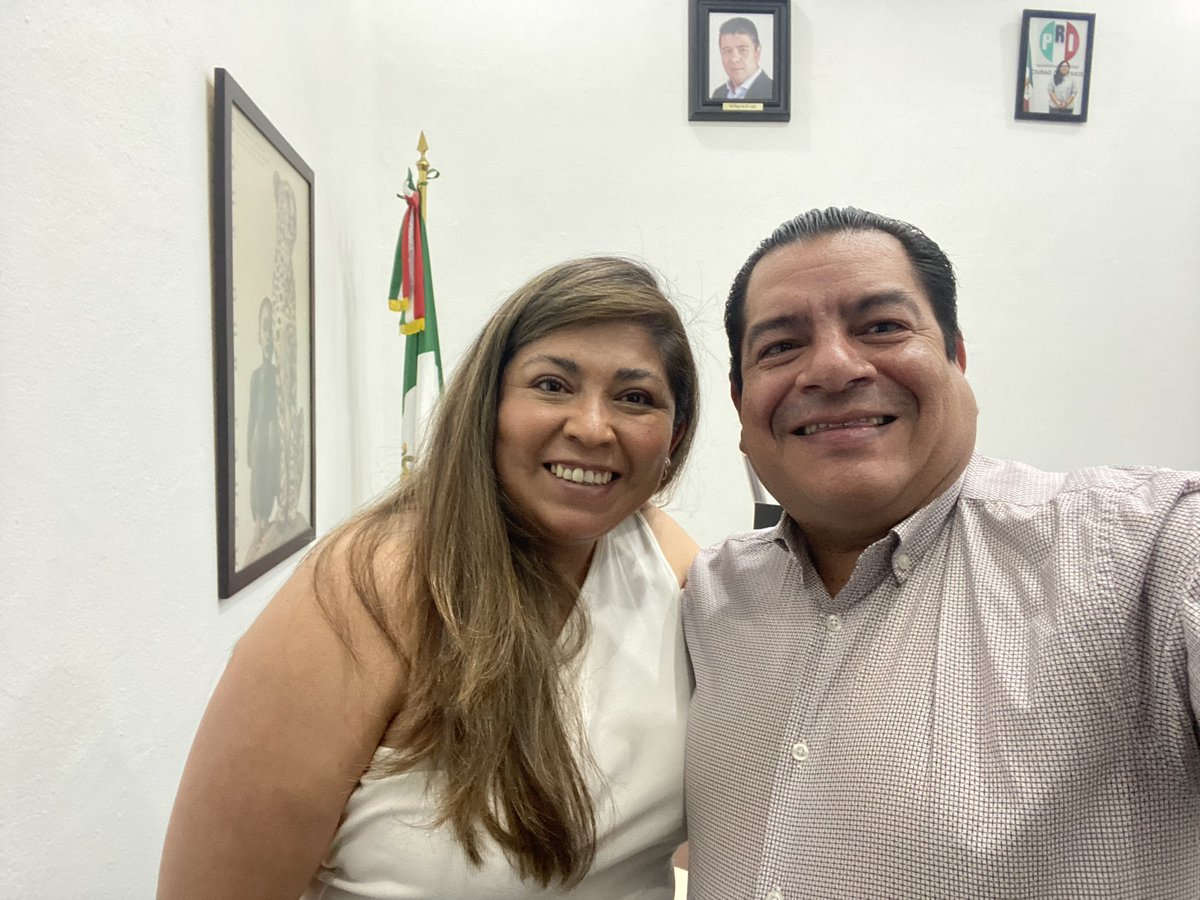 Fernando Irala (@feriralag) on Twitter photo Trabajando de la mano con mi querida amiga Secretaria, <a href="/Helenisimaa/">Claudia Ramos</a>, para servirte mejor
#PorBuenRumbo Trabajando de la mano con mi querida amiga Secretaria, <a href="/Helenisimaa/">Claudia Ramos</a>, para servirte mejor
#PorBuenRumbo
