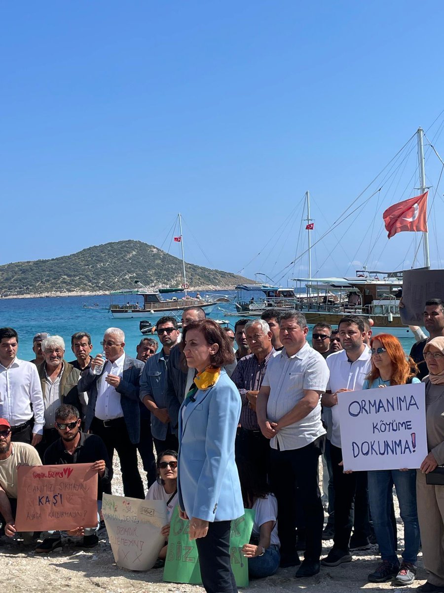 Gerenlik Plajının
1.Derece Sit ve ÖÇK bölgesinde 77 bin metrekarelik  Konaklamasız Orman Parkı adı altında ihaleye Çıkarılmamasını için bize destek olan herkese teşekkür ediyorum.
Halkın Rahatca denize girdiği el değmemiş bu plajı sonuna kadar koruyacağız.

Başka Kaş Yok...