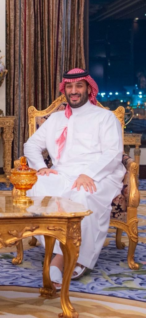 التحديات التي واجهها الأمير محمد بن سلمان منذ توليه ولي ولي العهد كانت عظيمة وكبيرة جدا والعالم أجمع أنه سوف سيواجه قائد من طراز مختلف في العالم خاصة عندما أعلن عن رؤية المملكة ٢٠٣٠ الأمر الذي حاول المتبرصون وعملاء هيلاري كلينتون التشويش عليها من خلال عملائها، الا ان الله خيب