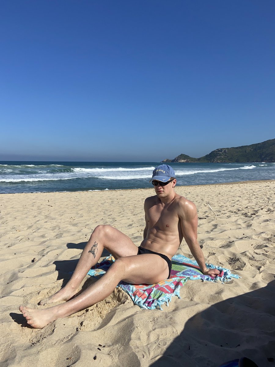 and_munc's tweet image. Aqui em Floripa ainda é verão