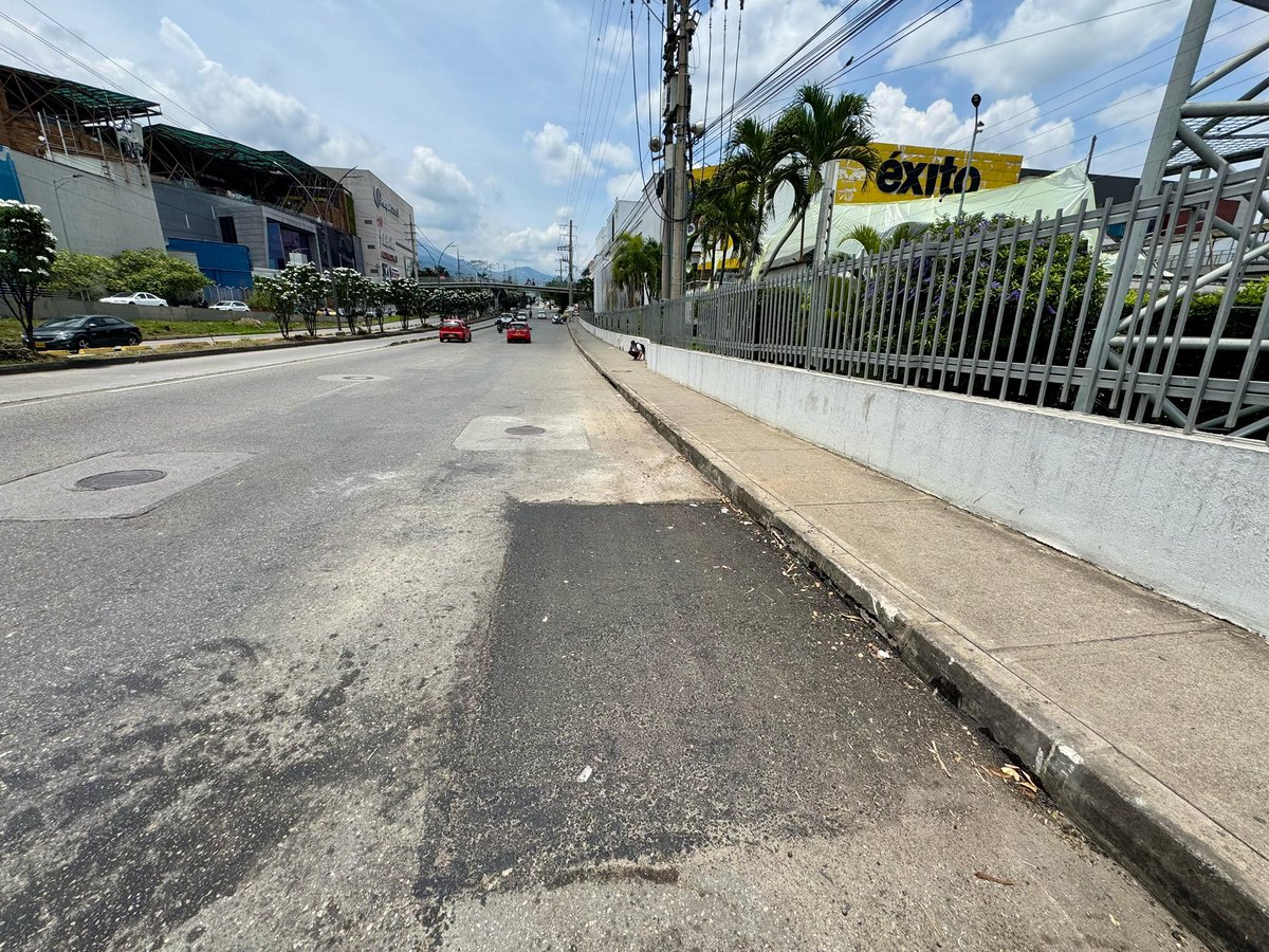 Alcaldiafblanca's tweet image. ¡Solución a la vía!

Para salvaguardar la integridad de los conductores, se realizó reparcheo sobre falla en la autopista en inmediaciones del @CCcanaveral.

Labores adelantadas por la Secretaría de Infraestructura para mitigar el riesgo de accidentes en esta vía nacional.