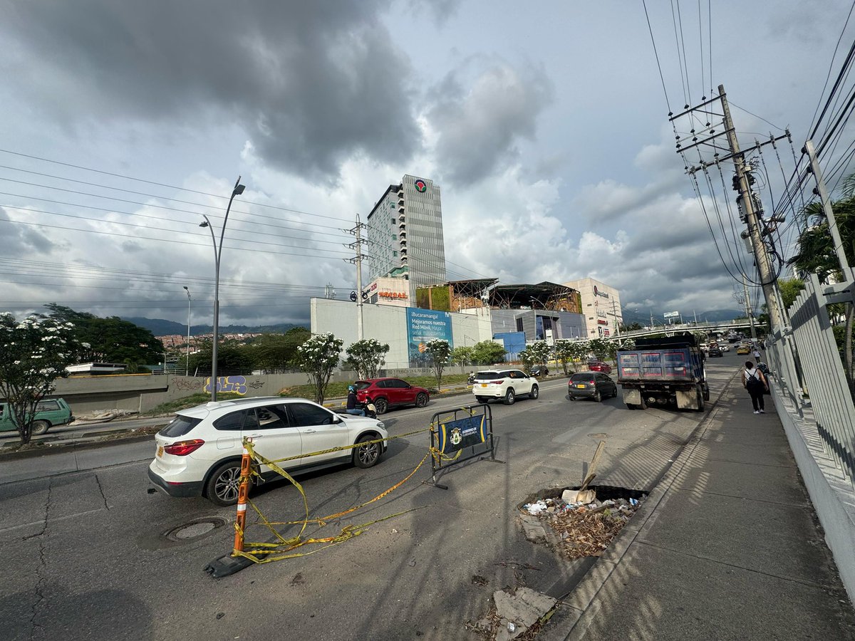 Alcaldiafblanca's tweet image. ¡Solución a la vía!

Para salvaguardar la integridad de los conductores, se realizó reparcheo sobre falla en la autopista en inmediaciones del @CCcanaveral.

Labores adelantadas por la Secretaría de Infraestructura para mitigar el riesgo de accidentes en esta vía nacional.