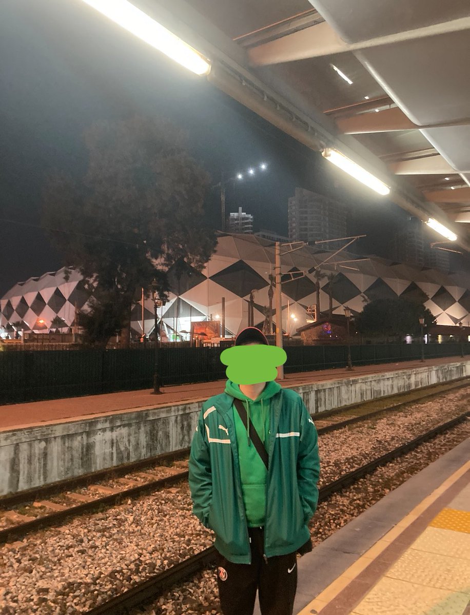 yeşil giyiyorum diye arkamdan fısıldayacağınıza yanıma gelsenize 😂😂🤣