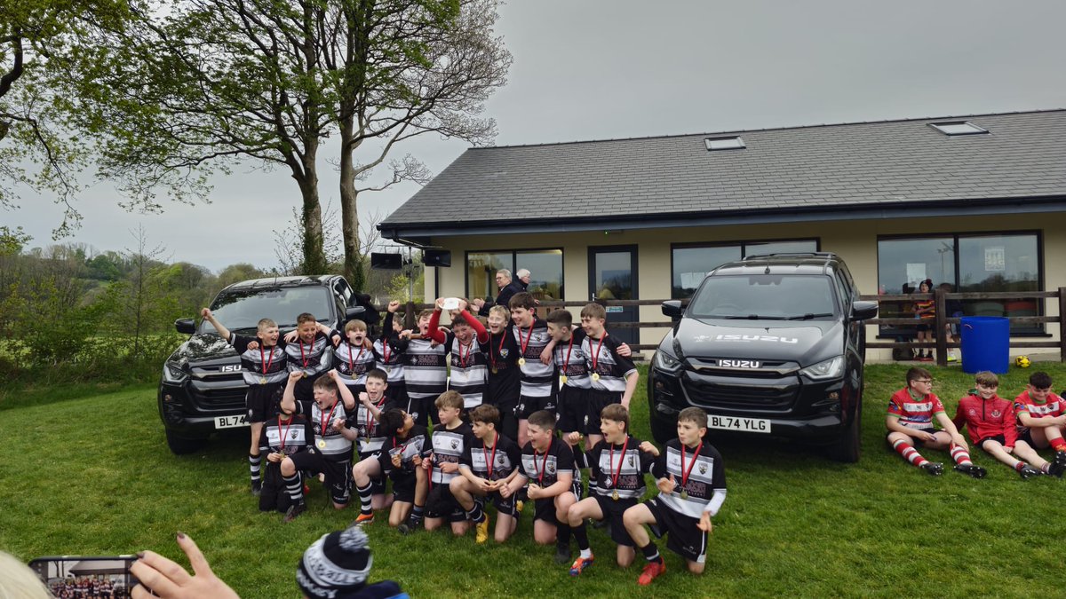 Great win for the Under 12s this evening in the Carmarthenshire Bowl final against Burry Port at Abergwili, 36-14. 

Well done boys.

Scorers:
Keaton Jones 
Cai Evans
Harri Jones 
James Evans
Oscar Waters
Dion Cassell

🖤🤍🏆👏🏻

#YmlaenYPiod