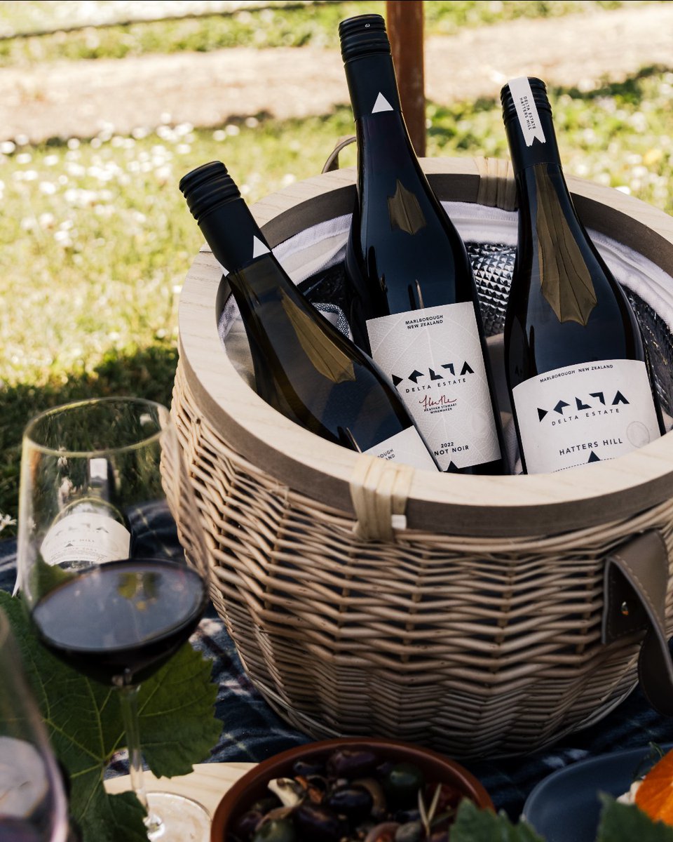 DeltaEstates's tweet image. Soak up the final warm evenings of Autumn with a glass of Delta Estate 🍂