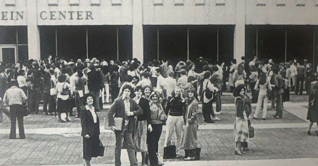 #FBF: It’s always a good time looking back at flashback moments from our Lincoln Center campus—especially #BlockParty!🕺🎶

📅 Register by May 20 for just $30 and get access to all the fun: forever.fordham.edu/blockparty
--
#FordhamAlumni #FordhamUniversity