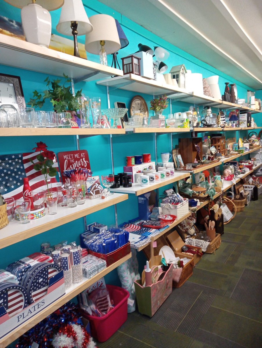 By offering a unique mix of new and used goods and partnering with local charities through consignment, Lake &amp; Trail Resale owner Elaine has built a business that thrives while giving back!🏞️ Read the full story at hubs.la/Q03jYMbn0.