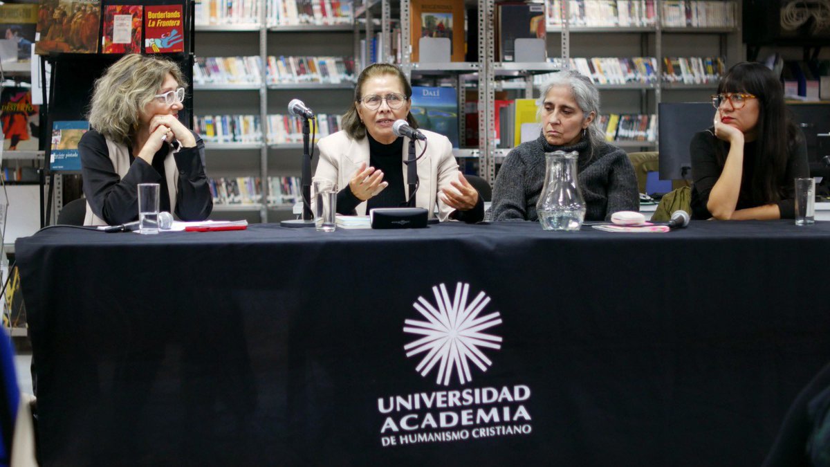 UNA (@artistasuna) on Twitter photo Despedimos la semana con parte del registro de nuestro Seminario “Mujeres en la Escritura”, actividad que organizamos en conjunto con la <a href="/U_Academia/">u_academia</a> , y que constituyó una conversación necesaria en torno al rol de las mujeres en la literatura📚
Gracias a todos los asistentes! Despedimos la semana con parte del registro de nuestro Seminario “Mujeres en la Escritura”, actividad que organizamos en conjunto con la <a href="/U_Academia/">u_academia</a> , y que constituyó una conversación necesaria en torno al rol de las mujeres en la literatura📚
Gracias a todos los asistentes!