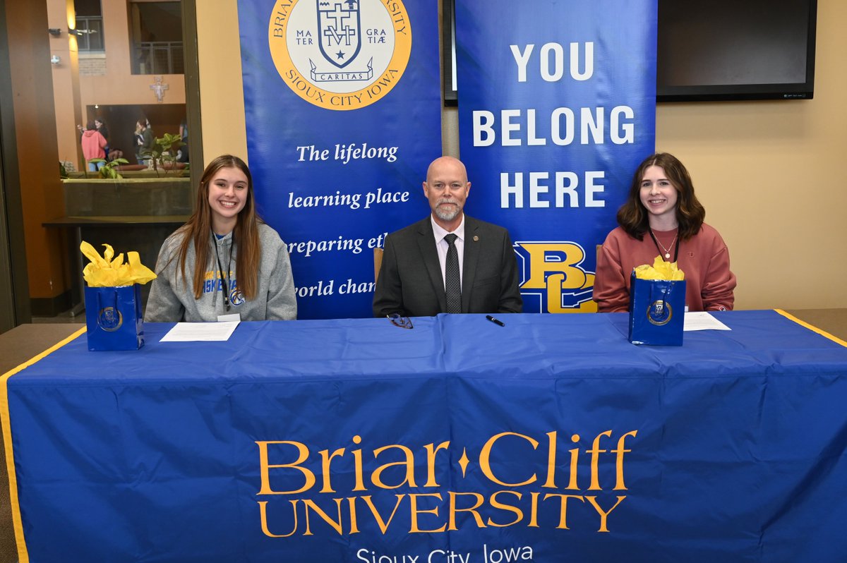 briar_cliff's tweet photo. Welcome, Chargers! Today, we welcomed our first group of students from the class of 2029, including two presidential scholars! 💙💛 

We can’t wait to have you all back on campus this Fall! https://t.co/Xxe5wRx9BS