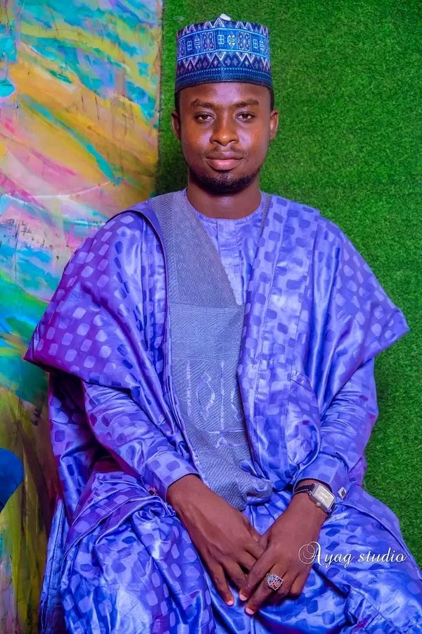 Innalillahi Wainna Ilaihim Rajiun!

Abokin karatunmu a makarantar JSCOE GUMEL, sunansa Abba Salisu, ya bar gida tun jiya Alhamis da safe daga garin Gumel zuwa Maigatari da niyyar tafiya kasuwa, baije kasuwarba, kuma har zuwa yau Juma'a bai dawo gida ba.

Allah ya bayyana shi Amin