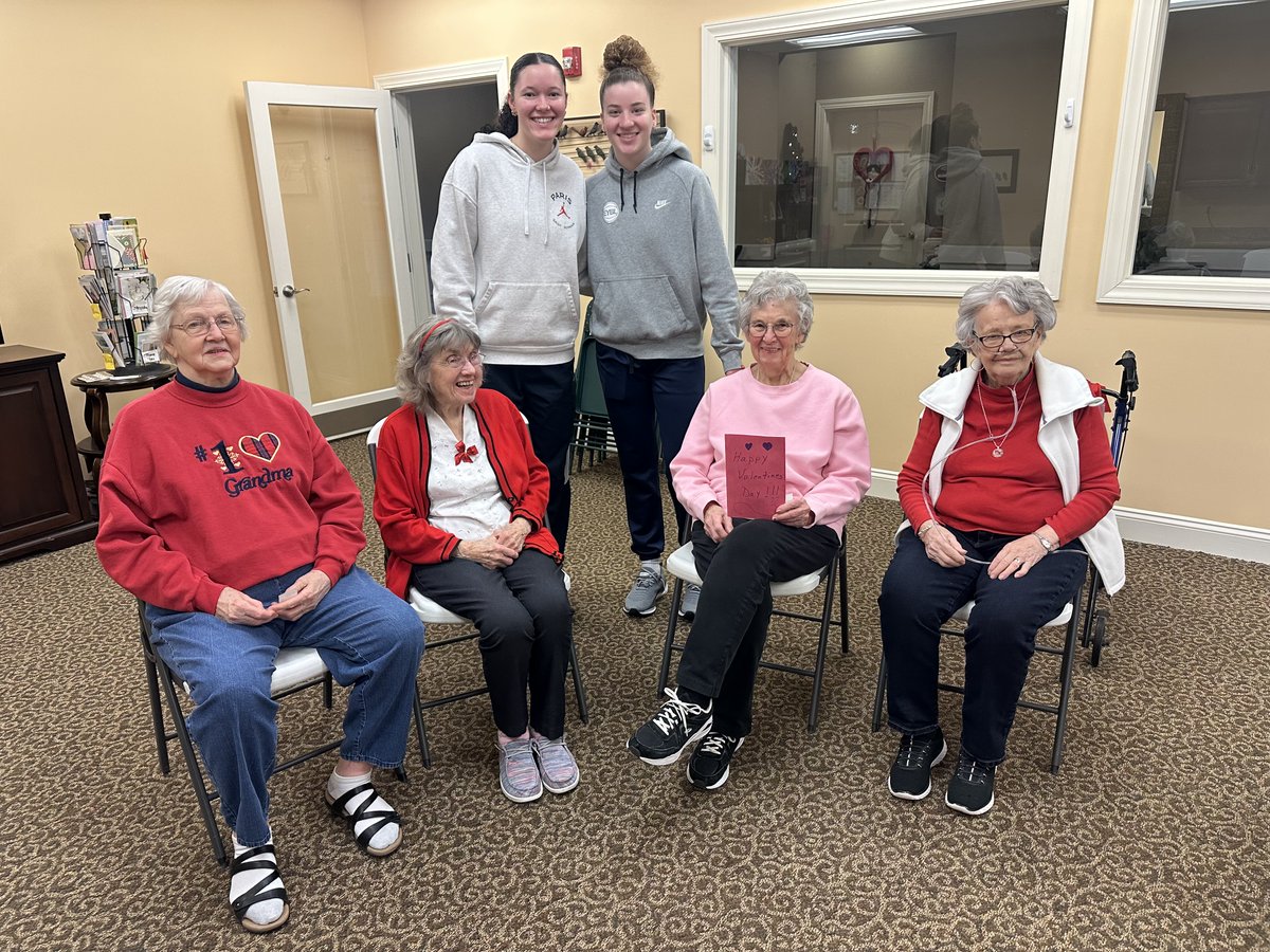 ICONforIllini's tweet image. Always proud to see our Illini student-athletes out in the Champaign community—connecting with fans, supporting local events, and inspiring the next generation!