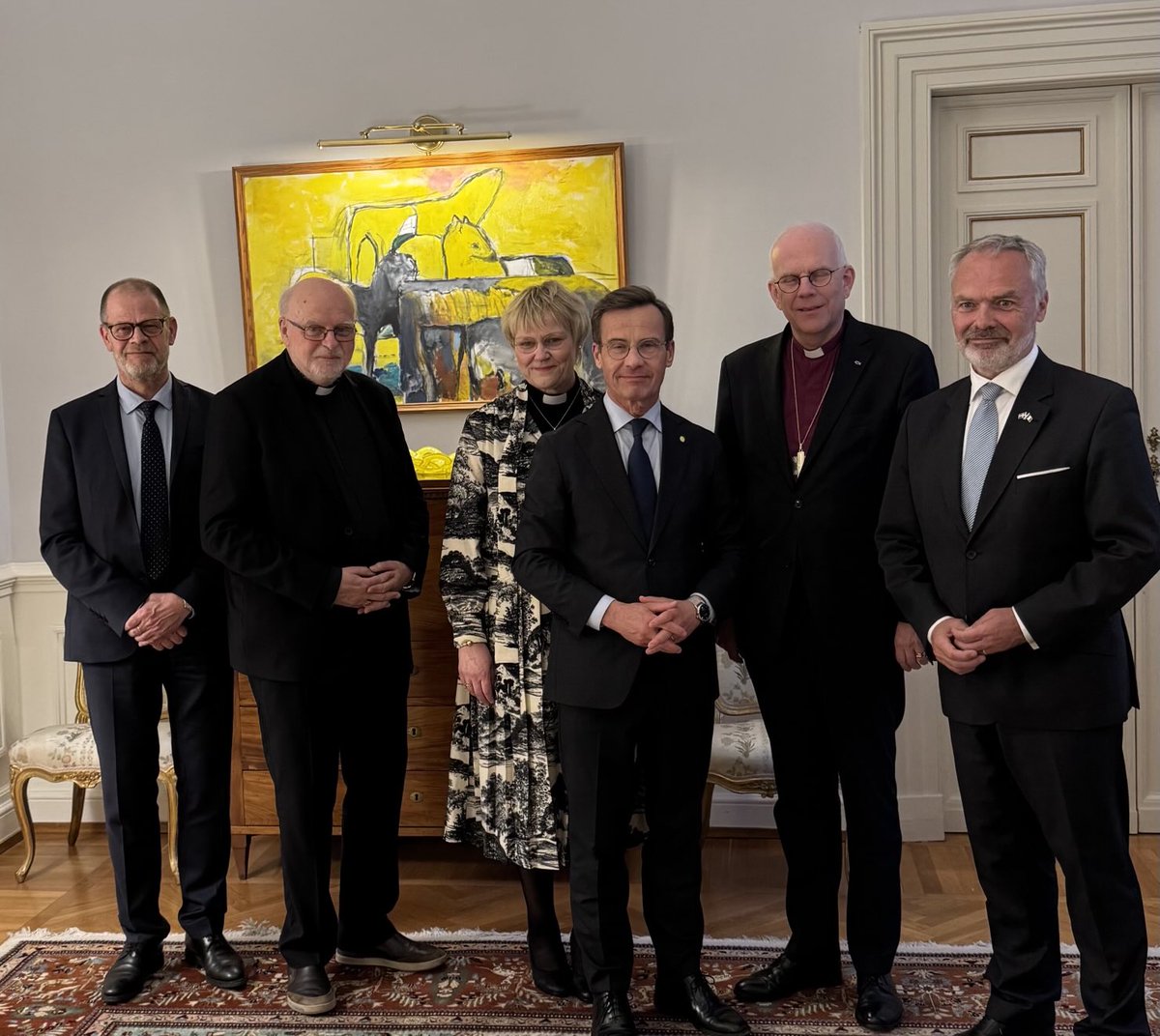 Spännande samtal om framtiden för katolska kyrkan och kristendomens ställning. Samlade kvällen före påvens begravning; statsministerparet, ärkebiskopen, vår svenske kardinal, och vår Vatikanambassadör hemma  hos mig i Rom.