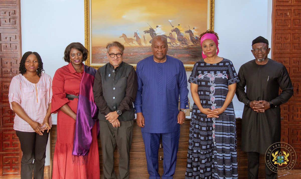 ahunnaeziakonwa's tweet photo. In my meeting with H.E. @JDMahama, he welcomed #Ghana’s hosting of our #timbuktoo #AgritechHub to support startups and drive innovation in agribusiness.
He also thanked @UNDP for the #ExecutiveLeadershipGH program, supporting the “Reset Ghana” agenda to reimagine leadership. https://t.co/cc8Q7xvWff