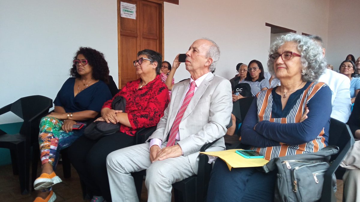 El rector Víctor Rago (<a href="/VictorRagoA/">Víctor Rago Albujas</a>) y la directora de <a href="/DirCulturaUCV/">Dirección de Cultura #UCV</a>, Morella Alvarado, acompañan la actividad.