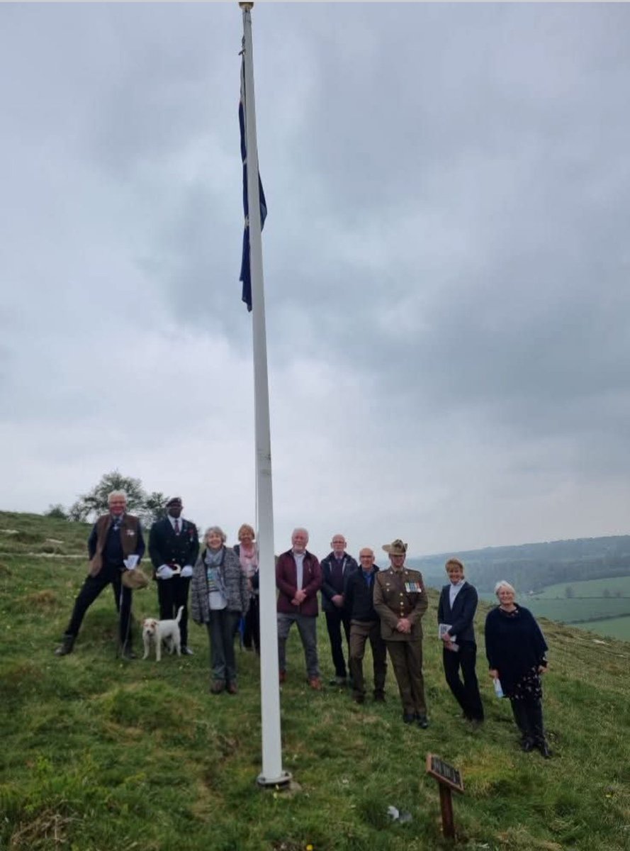 ww1australiamap's tweet image. #AnzacDay2025 observed today in Wiltshire. Thousands of Australian soldiers spent time at Hurdcott Camp during #WW1, they carved the Map of Australia on the chalk downland above their camp, a memory of home. Many never made it back and are buried locally. We will remember them.