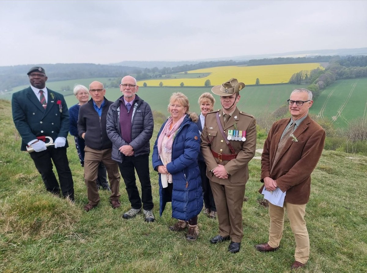 ww1australiamap's tweet image. #AnzacDay2025 observed today in Wiltshire. Thousands of Australian soldiers spent time at Hurdcott Camp during #WW1, they carved the Map of Australia on the chalk downland above their camp, a memory of home. Many never made it back and are buried locally. We will remember them.