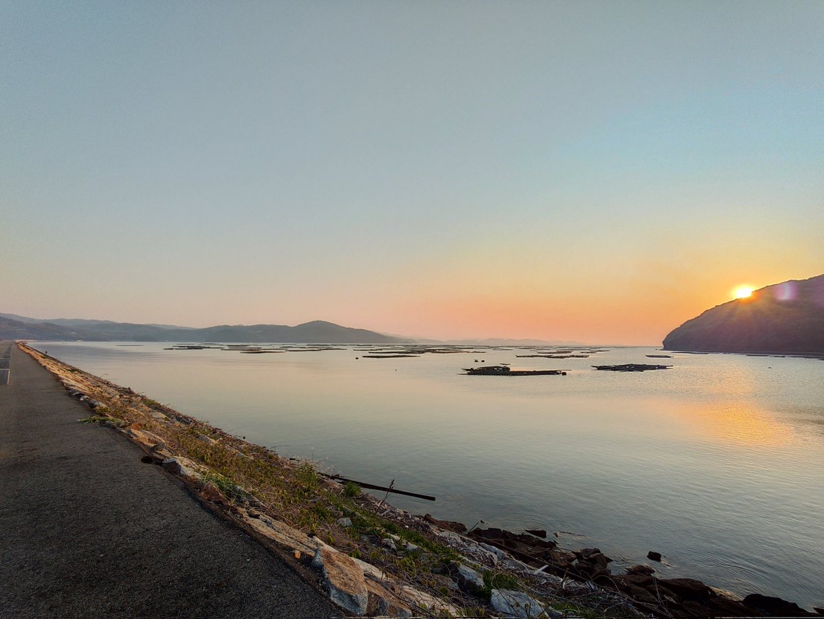 おはようは岡山から！

牛窓という港町に流れ着いたようです
瀬戸内海はとても静かで穏やか
良きかな～( ´ω`)