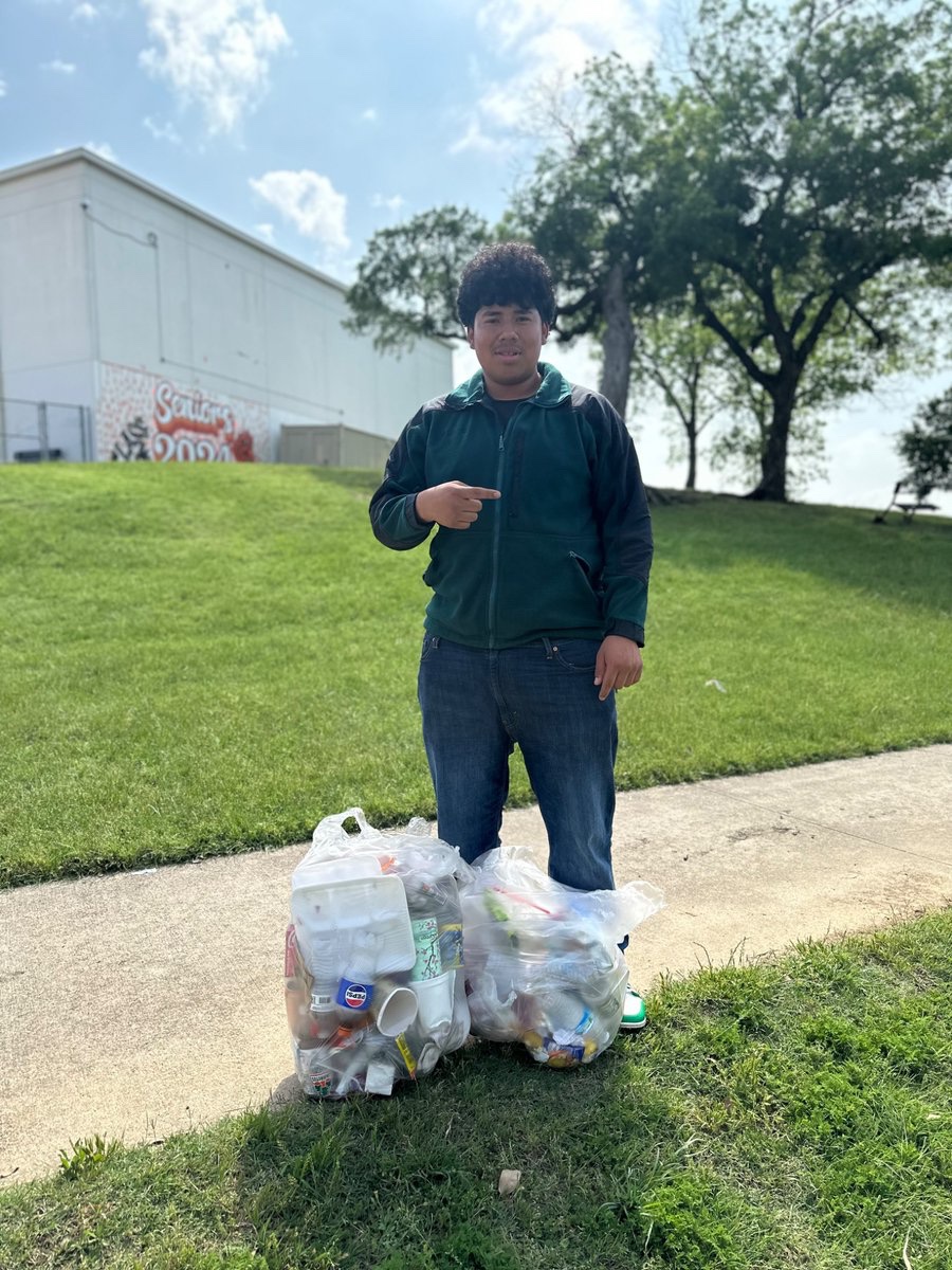 Lucius Howington (@coachluciushow) on Twitter photo Big s/o to <a href="/d1joshhhhh/">Joshua romero</a> Polyโs starting LT for doing some community service try to keep Polytechnic HS clean! He is living out our OL Core Value of Serving others! <a href="/FWISDAthletics/">FWISD Athletics</a> <a href="/FWPolyFBRecruit/">PFL Football</a> Big s/o to <a href="/d1joshhhhh/">Joshua romero</a> Polyโs starting LT for doing some community service try to keep Polytechnic HS clean! He is living out our OL Core Value of Serving others! <a href="/FWISDAthletics/">FWISD Athletics</a> <a href="/FWPolyFBRecruit/">PFL Football</a>