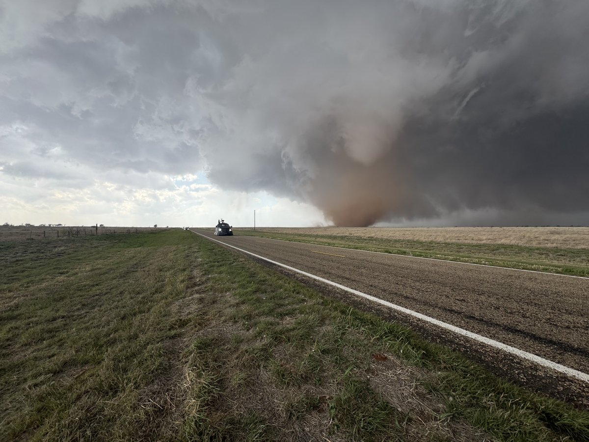 _Radarr's tweet image. Dusty tornado near Sudan, Tx featuring the Dominator #txwx