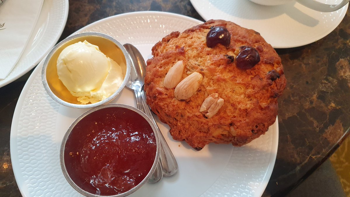 neilbuttery's tweet image. When in York...

@Bettys 
#fatrascal